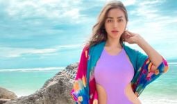 Berpose Seksi di Pinggir Pantai, Jessica Iskandar Panen Kritikan - JPNN.com