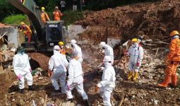 4 Orang Diduga Masih Tertimbun Longsor di Sumedang - JPNN.com