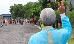 Pak Ganjar Memeriksa Kondisi Pasien Covid-19 di Asrama Haji Donohudan, Ini Pesannya - JPNN.com
