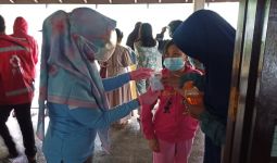Korban Banjir Bandang Puncak Bogor Trauma, Melamun, Sesekali Meneteskan Air Mata - JPNN.com