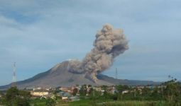 Gunung Sinabung Erupsi Lagi, Siaga - JPNN.com