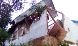 2 Desa di Cianjur Porak-poranda Dilanda Longsor dan Angin Kencang - JPNN.com