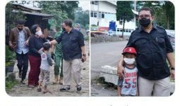 Saat Fadli Zon Bertemu Fadli Zon Kecil di Lokasi Banjir, Langsung Foto Bareng - JPNN.com