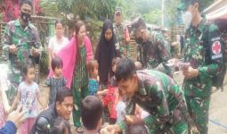 TNI dan Relawan Berkolaborasi Hilangkan Trauma Anak di Lokasi Bencana - JPNN.com