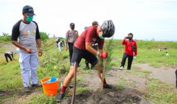 Ganjar Gowes Ratusan Kilometer demi Aksi Penyelamatan Lingkungan Area Pesisir - JPNN.com