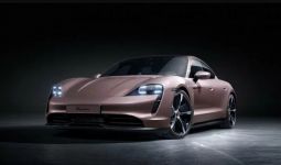 Porsche Taycan 2024 Kini Dilengkapi Apple CarPlay dan Fitur Menuju Kedai Kopi - JPNN.com