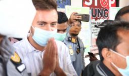 Gelar Pesta Saat Pandemi Corona, Turis Rusia Dideportasi Imigrasi Bali - JPNN.com