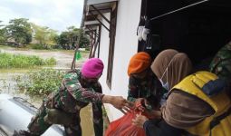 Satgas Marinir Tembus Daerah Terisolasi Bantu Korban Banjir Kalsel - JPNN.com