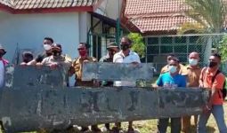 Penemuan Benda Mirip Serpihan Sayap Pesawat Bikin Heboh, Prajurit TNI AL Turun Tangan - JPNN.com