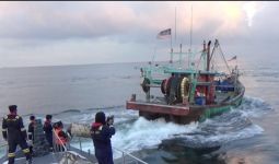 Lihat, Kapal Berbendera Malaysia Diburu Tim KKP di Selat Malaka, Menegangkan - JPNN.com