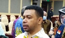 Filep Wamafma Minta Kapolri Listyo Berdayakan dan Promosikan Perwira Polri dari Papua - JPNN.com