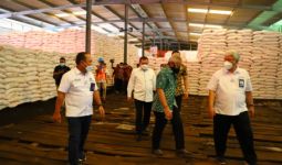 Percepat Distribusi Pupuk di Jabar & Banten, Direksi Pupuk Kujang dan Komisi VI DPR Tinjau ke Gudang - JPNN.com