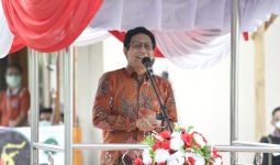 Gus Menteri Salurkan Bantuan untuk BUMDes di Ambon - JPNN.com