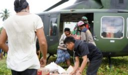 TNI AD Salurkan Bantuan Korban Gempa di Wilayah Terisolasi dengan Helikopter - JPNN.com