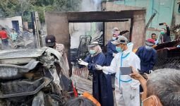 Mobil Boks Tabrak Pertamini, Satu Keluarga Terbakar, Dua Orang Tewas - JPNN.com
