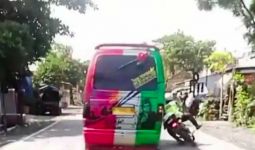 Viral, Pengemudi Angkot Senggol Anggota Satlantas di Probolinggo, Lihat Fotonya - JPNN.com