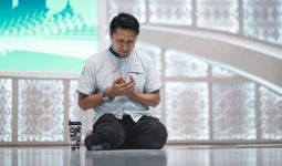Arie Untung Temukan Hal Tak Biasa di Makam Syekh Ali Jaber - JPNN.com