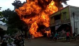 Polisi Turun Tangan Selidiki Kebakaran Gudang Berisi Puluhan Drum BBM - JPNN.com