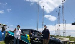 Dekom PJB Kendarai Mobil Listrik Kunjungi PLTB dan PLTS di Ciheras - JPNN.com