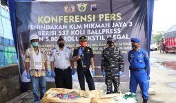 BC-TNI AL Sikat Penyelundup Tekstil yang Dapat Menurunkan Harga Diri Bangsa di Mata Dunia - JPNN.com