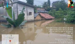 Jakarta Kebanjiran, Rumah Warga Tinggal Atapnya yang Kelihatan - JPNN.com