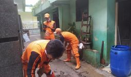 Banjir Jakarta Hari Ini: 5 RW di Kampung Melayu Masih Terendam Air - JPNN.com