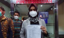 Disna Riantina Serahkan Bukti Tambahan Kasus Aisha Weddings ke Polisi - JPNN.com