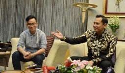 Irwan Curiga Jokowi Menyiapkan Gibran jadi Pengganti Anies Baswedan - JPNN.com