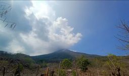 Gunung Ili Lewotolok Batuk-batuk, Blaaar - JPNN.com