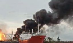 Versi Polisi, 3 Orang Meninggal Akibat Terbakarnya Kapal Tanker di Samarinda - JPNN.com