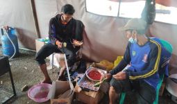 Hingga H+5, Kementerian Sosial Rutin Siapkan 4000 Nasi Bungkus untuk Penyintas Banjir Subang - JPNN.com