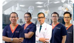 Para Dokter Spesialis ini Menangani Operasi Hybrid Pertama di Indonesia - JPNN.com