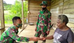 Lihat, Sungguh Mulia Aksi Para Prajurit TNI Ini di Perbatasan Papua - JPNN.com