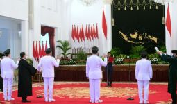 Jokowi Lantik Olly - Steven dan Zainal - Yansen di Istana Negara - JPNN.com
