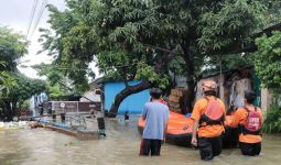 1 Perumahan dan Kaveling di Bekasi Banjir, Puluhan Warga Mengungsi - JPNN.com