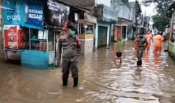 Ratusan Warga Jadi Korban Banjir, Anak Buah Anies Baswedan: Sedikit, Cuma 2 RW - JPNN.com