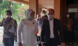 Sambangi Karawang, Menaker Memastikan Vaksinasi Gotong Royong Berjalan Lancar - JPNN.com