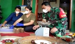 Racik Ramuan Herbal dari Biji Salak Putut Kebanjiran Order, hingga Dua Ton Per bulan - JPNN.com
