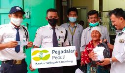 Pegadaian Beri Bantuan untuk Warga Terdampak Banjir di Jawa Barat - JPNN.com