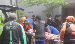 Kabar Duka, Seorang Warga Cipinang Melayu Meninggal di Rumah yang Terkena Banjir - JPNN.com