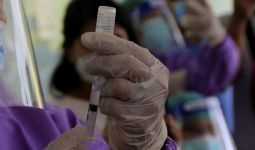Gegara Hoaks dan Takut Disuntik Vaksin Covid-19, Warga Satu Dusun Kabur ke Hutan - JPNN.com