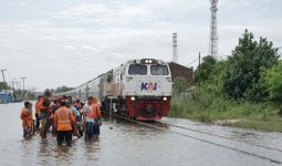 Perjalanan Kereta dari Semarang Tujuan Jakarta Dibatalkan, Ini Penyebabnya - JPNN.com