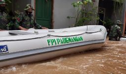 Munarman Sebut FPI Versi Baru Bantu Korban Banjir, Kapolsek: Mau Berdalih FPI Apa Saja, Tidak Boleh! - JPNN.com