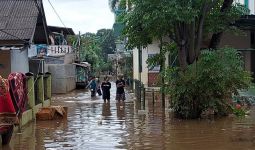 Sore Ini Sebagian Rumah di Cipinang Melayu Masih Terendam Banjir - JPNN.com