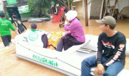 Aksi Sosial FPI untuk Korban Banjir Dibubarkan, Aziz Sebut Polisi Kurang Piknik - JPNN.com