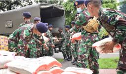 TNI AL Berangkatkan Satgas Penanggulangan Banjir ke Babakan Bekasi - JPNN.com