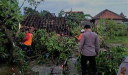 Ratusan Rumah di Demak Rusak Diterjang Angin Puting Beliung - JPNN.com
