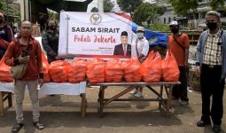 Sabam Sirait Bagikan Ribuan Paket Sembako untuk Korban Banjir, Ini Pesannya - JPNN.com
