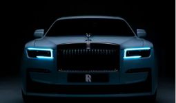 Bu Risma Bakal Lelang Mobil Mewah Rolls Royce Ghost, Ini Spesifikasinya - JPNN.com