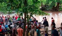 Tragis, Mujiburahman Hilang Terseret Banjir bersama Mobilnya - JPNN.com
